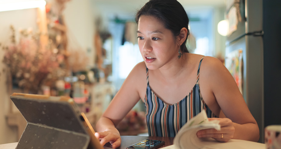 freelance florist using a laptop